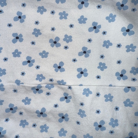 2/$15 Hollister White and Blue Tie Side Crop Shirt - Picture 3 of 6